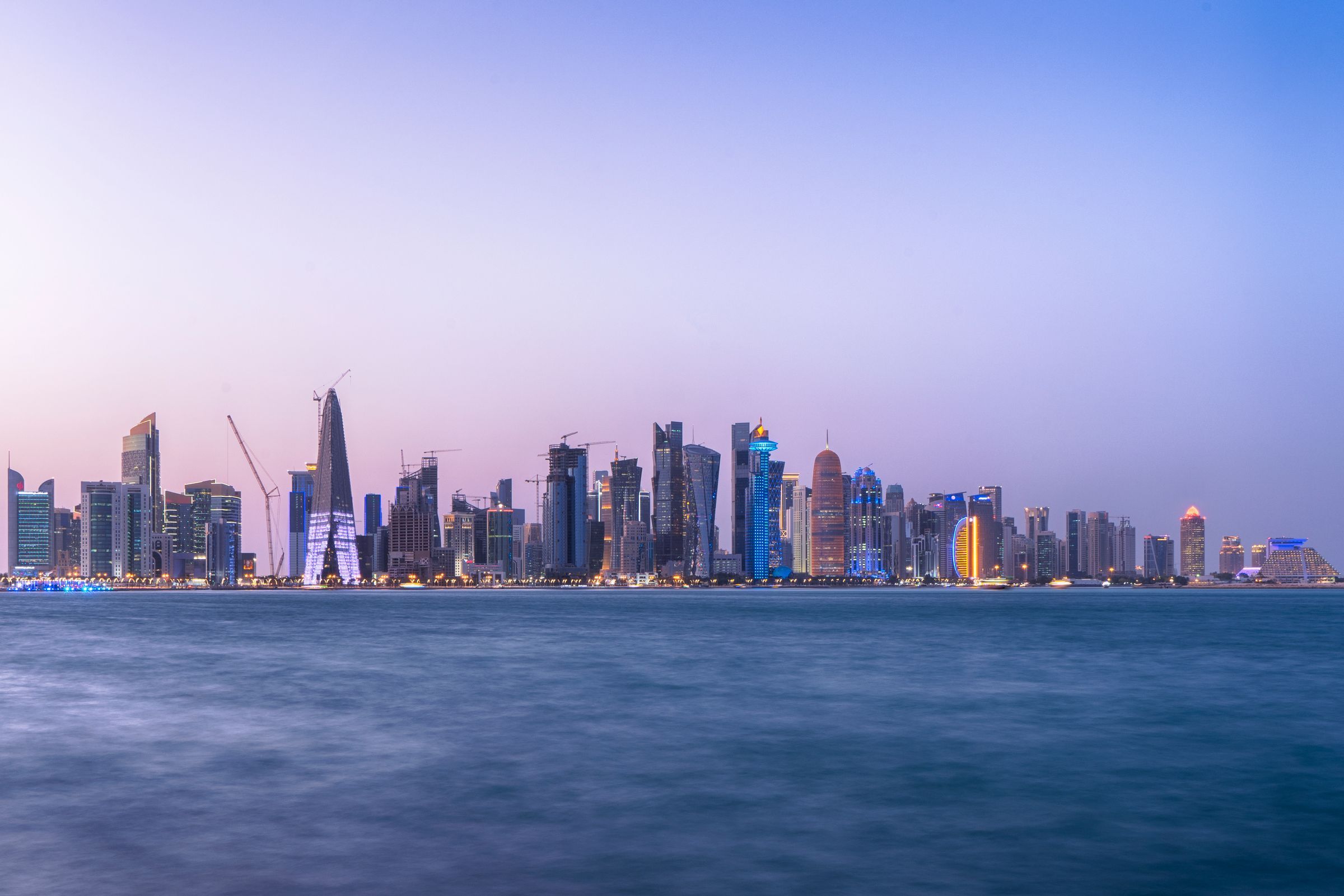 Skyline de Doha à beira-mar, no Catar